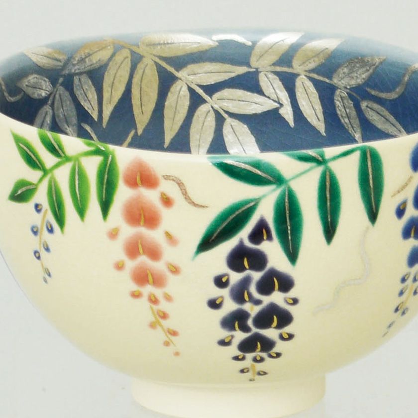 茶道具 抹茶茶碗（まっちゃちゃわん） 茶碗 掛分色絵 藤 新井 京華 抹茶茶碗は茶の湯文化である表千家・裏千家の茶道具や抹茶を専門に扱う千紀園（せんきえん）が通販で販売しています。茶会また初心者向けのお稽古用にご利用いただける抹茶碗です。贈り物・ギフトにも人気です。