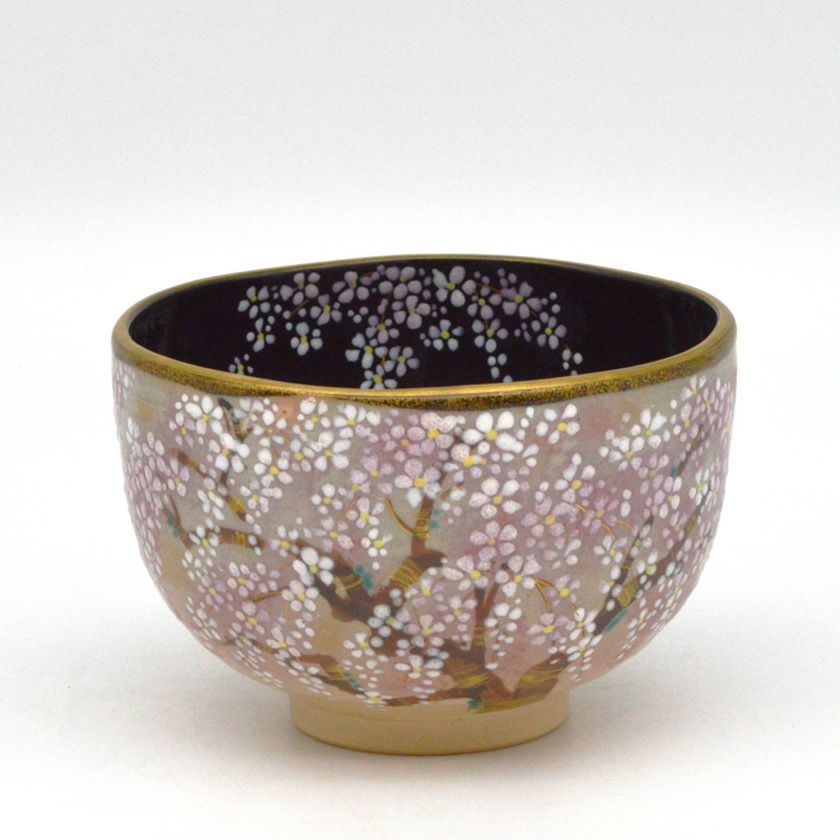 茶道具 抹茶茶碗（まっちゃちゃわん） 茶碗 乾山 内黒 魁桜（さきがけさくら） 壱休窯 抹茶茶碗は茶の湯文化である表千家・裏千家の茶道具や抹茶を専門に扱う千紀園（せんきえん）が通販で販売しています。茶会また初心者向けのお稽古用にご利用いただける抹茶碗です。贈り物・ギフトにも人気です。