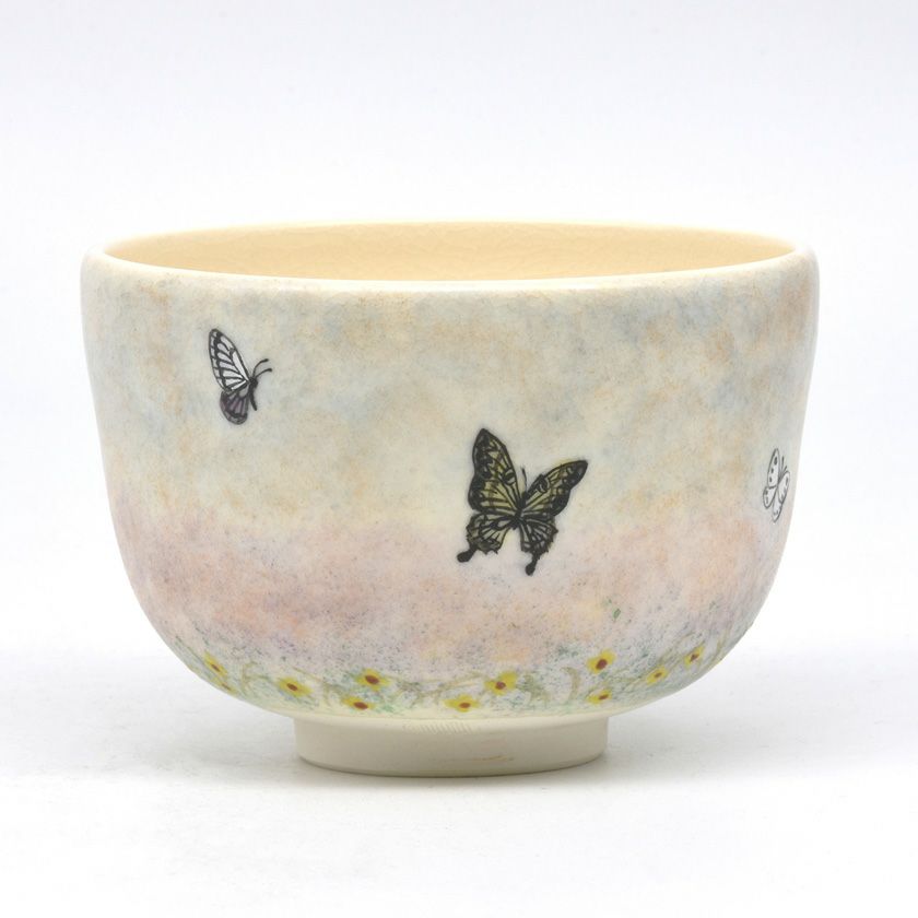 茶道具 小茶碗（こちゃわん） 小茶碗 夢（蝶々） 山岡 善高 お雛様 桃の節句 上巳の節句 抹茶茶碗は茶の湯文化である表千家・裏千家の茶道具や抹茶を専門に扱う千紀園（せんきえん）が通販で販売しています。茶会また初心者向けのお稽古用にご利用いただける抹茶碗です。贈り物・ギフトにも人気です。