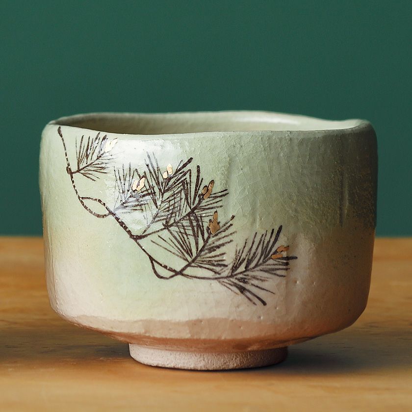 茶道具 抹茶茶碗（まっちゃちゃわん） 季節茶碗 松の枝 吉村 楽入 抹茶茶碗は茶の湯文化である表千家・裏千家の茶道具や抹茶を専門に扱う千紀園（せんきえん）が通販で販売しています。茶会また初心者向けのお稽古用にご利用いただける抹茶碗です。贈り物・ギフトにも人気です。