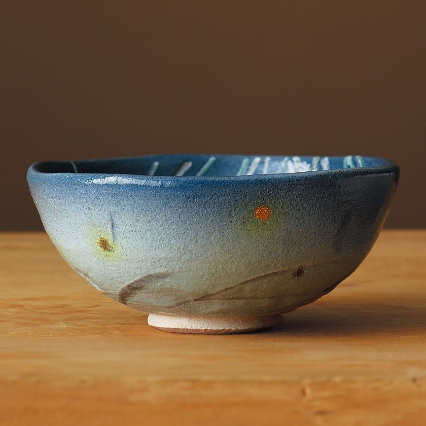 茶道具 平茶碗（ひらちゃわん） 季節茶碗 舞ホタル 吉村 楽入 抹茶茶碗は茶の湯文化である表千家・裏千家の茶道具や抹茶を専門に扱う千紀園（せんきえん）が通販で販売しています。茶会また初心者向けのお稽古用にご利用いただける抹茶碗です。贈り物・ギフトにも人気です。