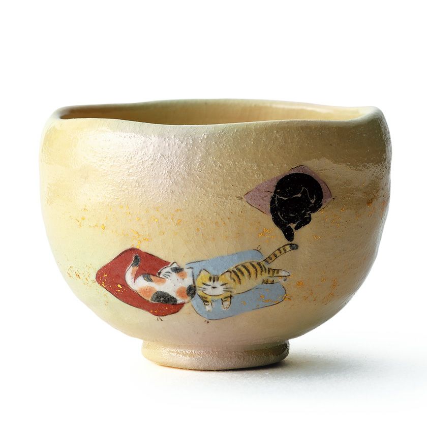 茶道具 抹茶茶碗（まっちゃちゃわん） 茶碗 夢見る猫 吉村 楽入 歌会始 勅題 御題「夢」 抹茶茶碗は茶の湯文化である表千家・裏千家の茶道具や抹茶を専門に扱う千紀園（せんきえん）が通販で販売しています。茶会また初心者向けのお稽古用にご利用いただける抹茶碗です。贈り物・ギフトにも人気です。