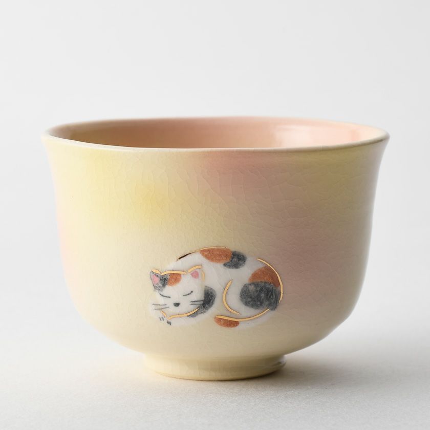 茶道具 抹茶茶碗（まっちゃちゃわん） 万能碗 夢見る猫 楽入窯 抹茶茶碗は茶の湯文化である表千家・裏千家の茶道具や抹茶を専門に扱う千紀園（せんきえん）が通販で販売しています。茶会また初心者向けのお稽古用にご利用いただける抹茶碗です。贈り物・ギフトにも人気です。