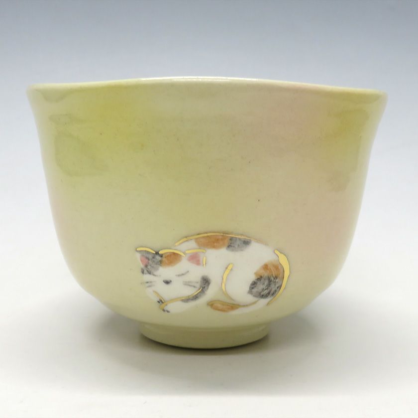 茶道具 抹茶茶碗（まっちゃちゃわん） 万能碗 夢見る猫 楽入窯 抹茶茶碗は茶の湯文化である表千家・裏千家の茶道具や抹茶を専門に扱う千紀園（せんきえん）が通販で販売しています。茶会また初心者向けのお稽古用にご利用いただける抹茶碗です。贈り物・ギフトにも人気です。