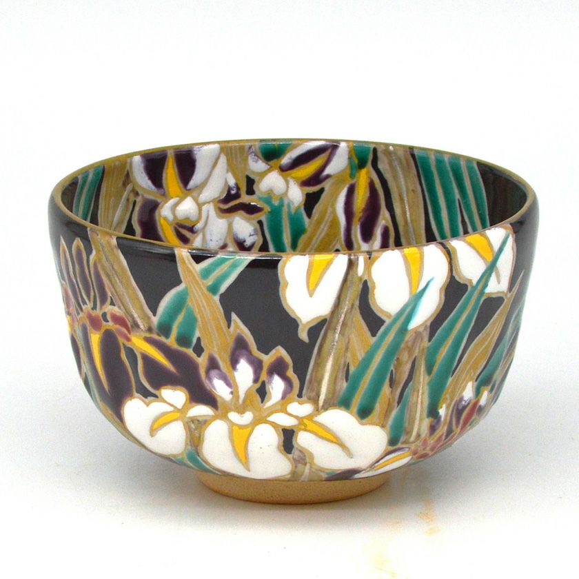 茶道具 抹茶茶碗（まっちゃちゃわん） 茶碗 黒仁清 菖蒲 加藤 如水 端午の節句 こどもの日 抹茶茶碗は茶の湯文化である表千家・裏千家の茶道具や抹茶を専門に扱う千紀園（せんきえん）が通販で販売しています。茶会また初心者向けのお稽古用にご利用いただける抹茶碗です。贈り物・ギフトにも人気です。