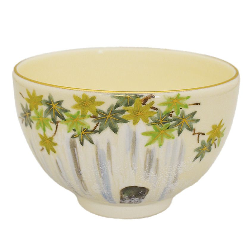 茶道具 抹茶茶碗（まっちゃちゃわん） 色絵茶碗 瀧に楓 山岡 善昇 抹茶茶碗は茶の湯文化である表千家・裏千家の茶道具や抹茶を専門に扱う千紀園（せんきえん）が通販で販売しています。茶会また初心者向けのお稽古用にご利用いただける抹茶碗です。贈り物・ギフトにも人気です。