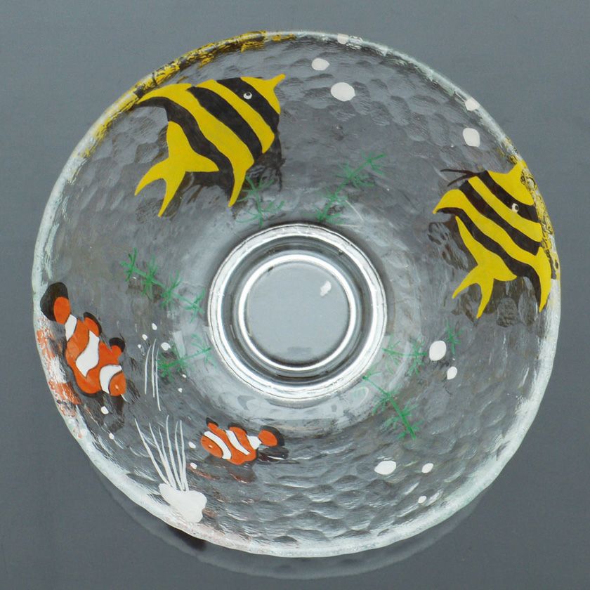 茶道具 平茶碗（ひらちゃわん） ガラス平茶碗 水族館 【耐熱】 加藤 永山 抹茶茶碗は茶の湯文化である表千家・裏千家の茶道具や抹茶を専門に扱う千紀園（せんきえん）が通販で販売しています。茶会また初心者向けのお稽古用にご利用いただける抹茶碗です。贈り物・ギフトにも人気です。