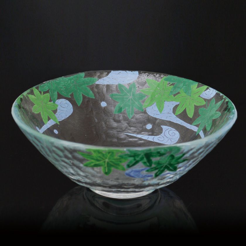 茶道具 平茶碗（ひらちゃわん） ガラス平茶碗 青楓に観世水 【耐熱】 松本 明日香 抹茶茶碗は茶の湯文化である表千家・裏千家の茶道具や抹茶を専門に扱う千紀園（せんきえん）が通販で販売しています。茶会また初心者向けのお稽古用にご利用いただける抹茶碗です。贈り物・ギフトにも人気です。