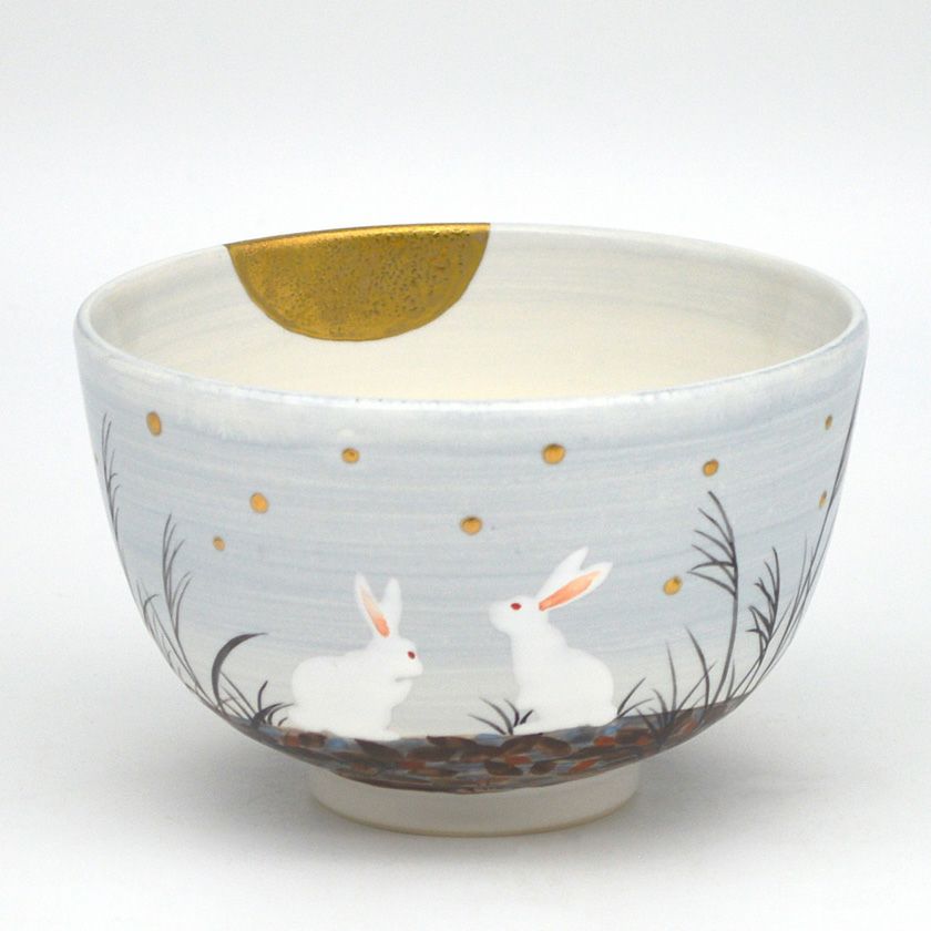茶道具 抹茶茶碗（まっちゃちゃわん） 茶碗 白釉 夕べ兎 山岡 善高 抹茶茶碗は茶の湯文化である表千家・裏千家の茶道具や抹茶を専門に扱う千紀園（せんきえん）が通販で販売しています。茶会また初心者向けのお稽古用にご利用いただける抹茶碗です。贈り物・ギフトにも人気です。