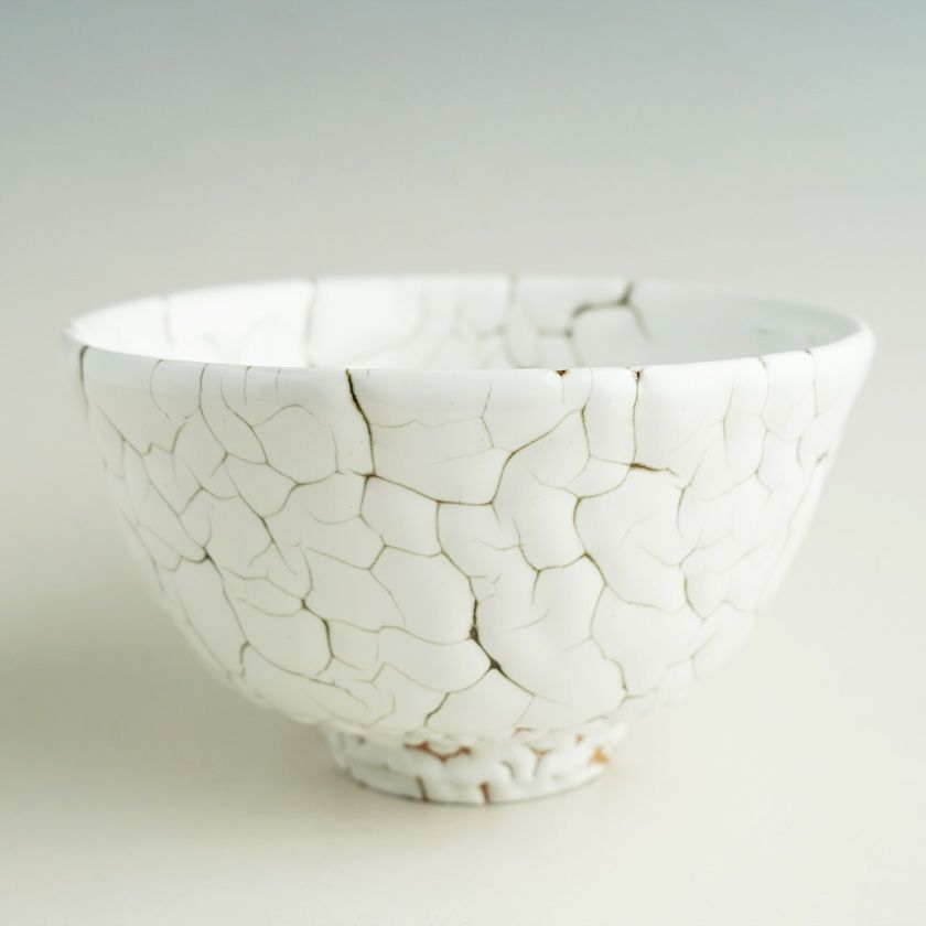 茶道具 抹茶茶碗（まっちゃちゃわん） 龍爪梅花皮 抹茶碗 光（ひかり） 日ノ出窯 岩崎政雄 抹茶茶碗は茶の湯文化である表千家・裏千家の茶道具や抹茶を専門に扱う千紀園（せんきえん）が通販で販売しています。茶会また初心者向けのお稽古用にご利用いただける抹茶碗です。贈り物・ギフトにも人気です。