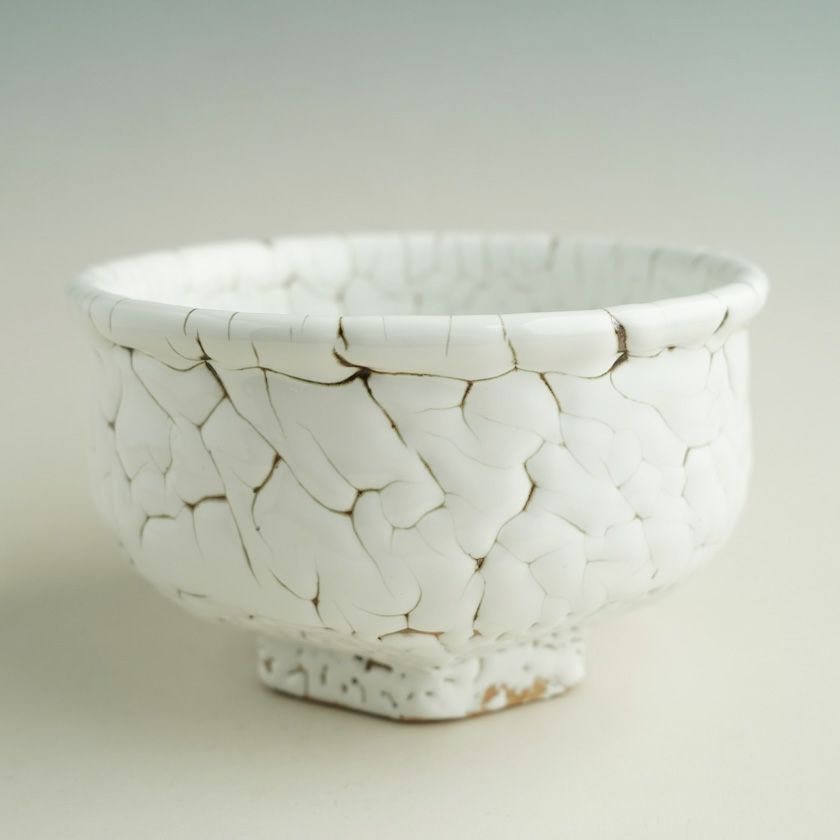 茶道具 抹茶茶碗（まっちゃちゃわん） 龍爪梅花皮 御所丸茶碗 日ノ出窯 岩崎政雄 抹茶茶碗は茶の湯文化である表千家・裏千家の茶道具や抹茶を専門に扱う千紀園（せんきえん）が通販で販売しています。茶会また初心者向けのお稽古用にご利用いただける抹茶碗です。贈り物・ギフトにも人気です。