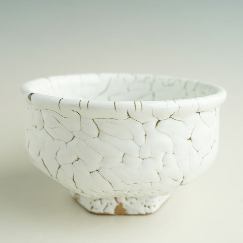 茶道具 抹茶茶碗（まっちゃちゃわん） 龍爪梅花皮 御所丸茶碗 日ノ出窯 岩崎政雄 抹茶茶碗は茶の湯文化である表千家・裏千家の茶道具や抹茶を専門に扱う千紀園（せんきえん）が通販で販売しています。茶会また初心者向けのお稽古用にご利用いただける抹茶碗です。贈り物・ギフトにも人気です。