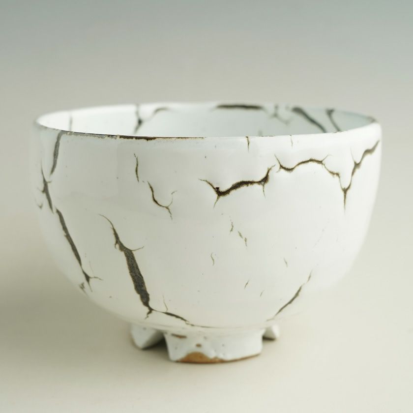 茶道具 抹茶茶碗（まっちゃちゃわん） 龍爪梅花皮 金海茶碗 日ノ出窯 岩崎政雄 抹茶茶碗は茶の湯文化である表千家・裏千家の茶道具や抹茶を専門に扱う千紀園（せんきえん）が通販で販売しています。茶会また初心者向けのお稽古用にご利用いただける抹茶碗です。贈り物・ギフトにも人気です。