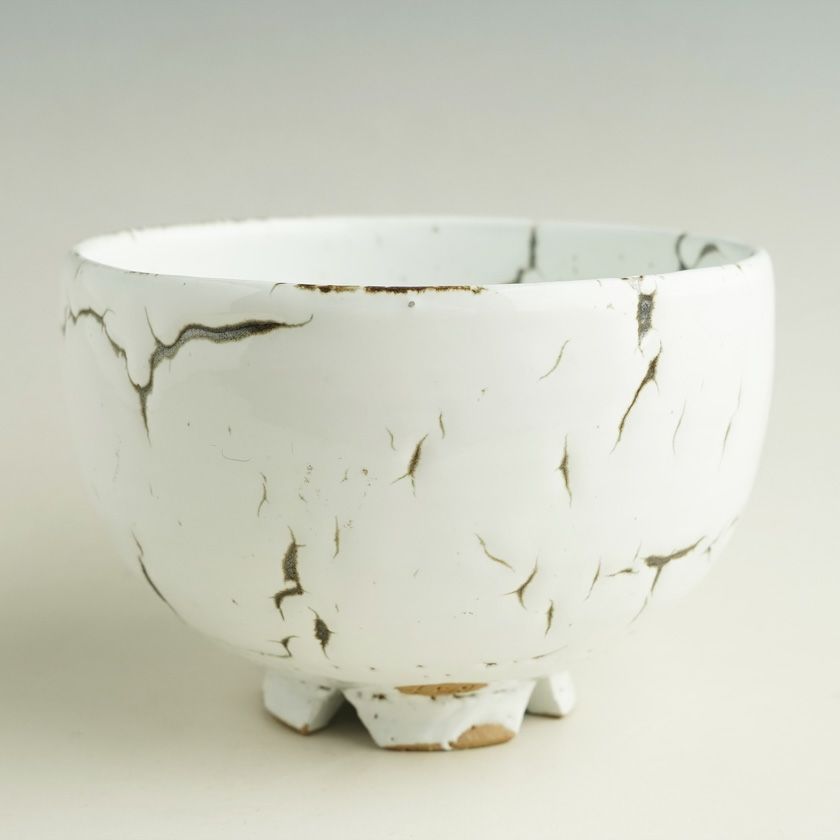 茶道具 抹茶茶碗（まっちゃちゃわん） 龍爪梅花皮 金海茶碗 日ノ出窯 岩崎政雄 抹茶茶碗は茶の湯文化である表千家・裏千家の茶道具や抹茶を専門に扱う千紀園（せんきえん）が通販で販売しています。茶会また初心者向けのお稽古用にご利用いただける抹茶碗です。贈り物・ギフトにも人気です。