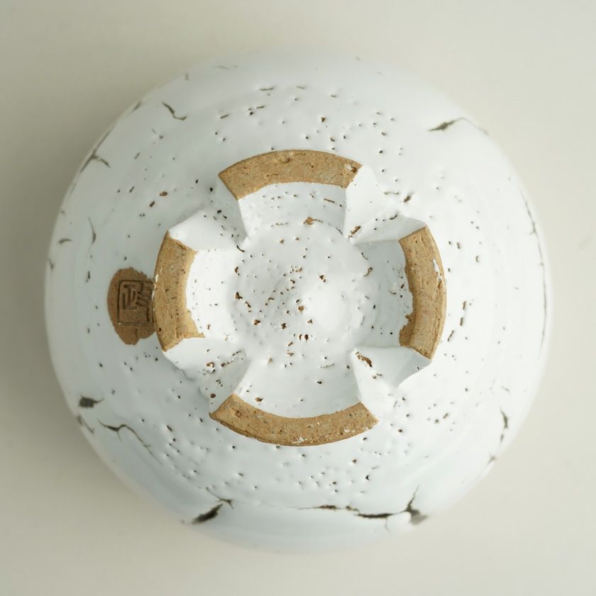 茶道具 抹茶茶碗（まっちゃちゃわん） 龍爪梅花皮 金海茶碗 日ノ出窯 岩崎政雄 抹茶茶碗は茶の湯文化である表千家・裏千家の茶道具や抹茶を専門に扱う千紀園（せんきえん）が通販で販売しています。茶会また初心者向けのお稽古用にご利用いただける抹茶碗です。贈り物・ギフトにも人気です。