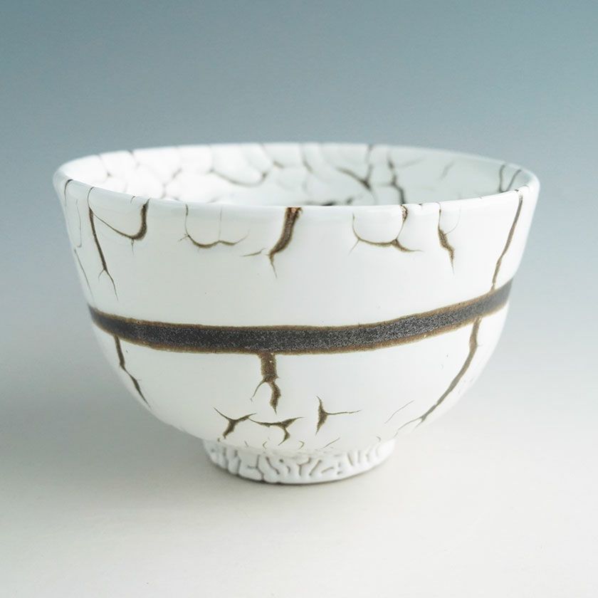 茶道具 抹茶茶碗（まっちゃちゃわん） 龍爪梅花皮 抹茶碗 一（いち） 日ノ出窯 岩崎政雄 抹茶茶碗は茶の湯文化である表千家・裏千家の茶道具や抹茶を専門に扱う千紀園（せんきえん）が通販で販売しています。茶会また初心者向けのお稽古用にご利用いただける抹茶碗です。贈り物・ギフトにも人気です。