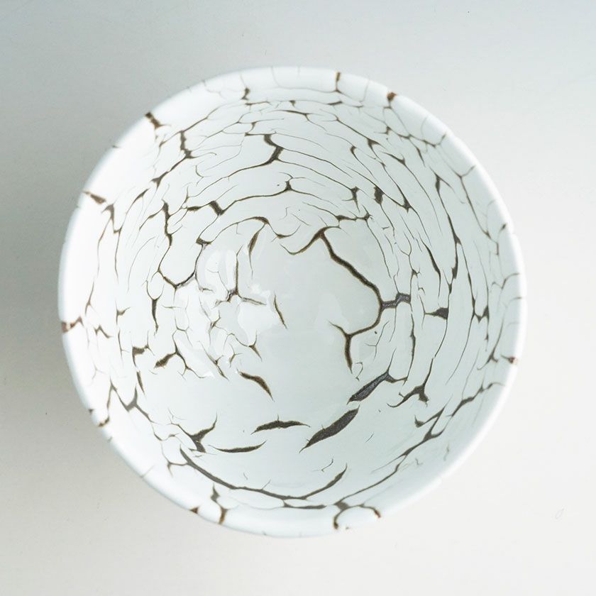 茶道具 抹茶茶碗（まっちゃちゃわん） 龍爪梅花皮 抹茶碗 一（いち） 日ノ出窯 岩崎政雄 抹茶茶碗は茶の湯文化である表千家・裏千家の茶道具や抹茶を専門に扱う千紀園（せんきえん）が通販で販売しています。茶会また初心者向けのお稽古用にご利用いただける抹茶碗です。贈り物・ギフトにも人気です。