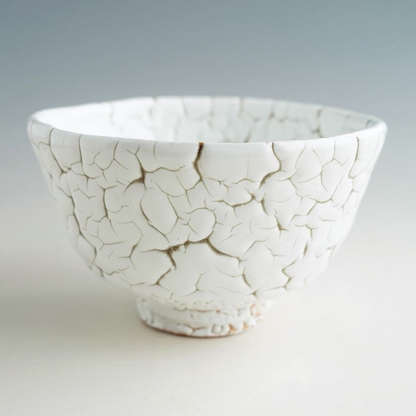 茶道具 抹茶茶碗（まっちゃちゃわん） 龍爪梅花皮 抹茶碗 盛（せい） 日ノ出窯 岩崎政雄 抹茶茶碗は茶の湯文化である表千家・裏千家の茶道具や抹茶を専門に扱う千紀園（せんきえん）が通販で販売しています。茶会また初心者向けのお稽古用にご利用いただける抹茶碗です。贈り物・ギフトにも人気です。