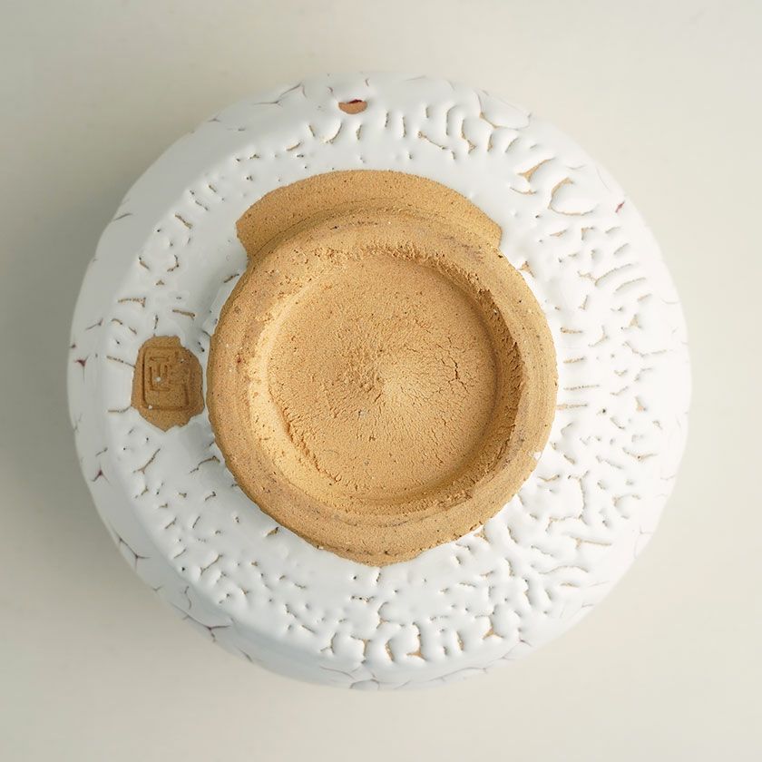 茶道具 抹茶茶碗（まっちゃちゃわん） 龍爪梅花皮 抹茶碗 豊（ゆたか） 日ノ出窯 岩崎政雄 抹茶茶碗は茶の湯文化である表千家・裏千家の茶道具や抹茶を専門に扱う千紀園（せんきえん）が通販で販売しています。茶会また初心者向けのお稽古用にご利用いただける抹茶碗です。贈り物・ギフトにも人気です。