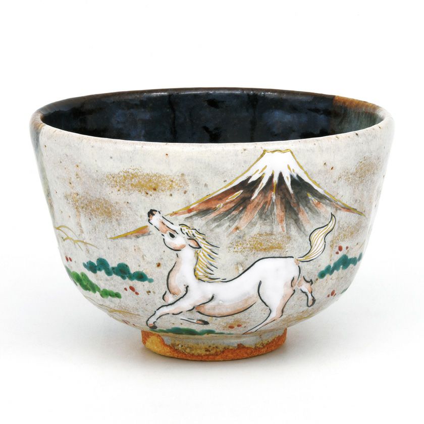 茶道具 抹茶茶碗（まっちゃちゃわん） 茶碗 灰釉掛分 白馬に富士絵 中村 良二 干支 午（うま、馬） 抹茶茶碗は茶の湯文化である表千家・裏千家の茶道具や抹茶を専門に扱う千紀園（せんきえん）が通販で販売しています。茶会また初心者向けのお稽古用にご利用いただける抹茶碗です。贈り物・ギフトにも人気です。