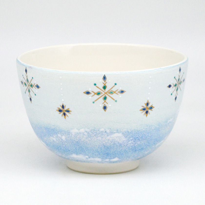 茶道具 抹茶茶碗（まっちゃちゃわん） 茶碗 白釉 瓔珞 雪結晶 山岡 善高 クリスマス Xmas Christmas 聖誕節 抹茶茶碗は茶の湯文化である表千家・裏千家の茶道具や抹茶を専門に扱う千紀園（せんきえん）が通販で販売しています。茶会また初心者向けのお稽古用にご利用いただける抹茶碗です。贈り物・ギフトにも人気です。