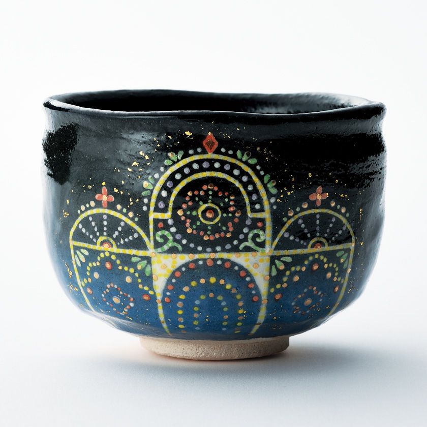 茶道具 抹茶茶碗（まっちゃちゃわん） 勅題茶碗 イルミネーション 吉村 楽入 歌会始 勅題 御題「明」 抹茶茶碗は茶の湯文化である表千家・裏千家の茶道具や抹茶を専門に扱う千紀園（せんきえん）が通販で販売しています。茶会また初心者向けのお稽古用にご利用いただける抹茶碗です。贈り物・ギフトにも人気です。