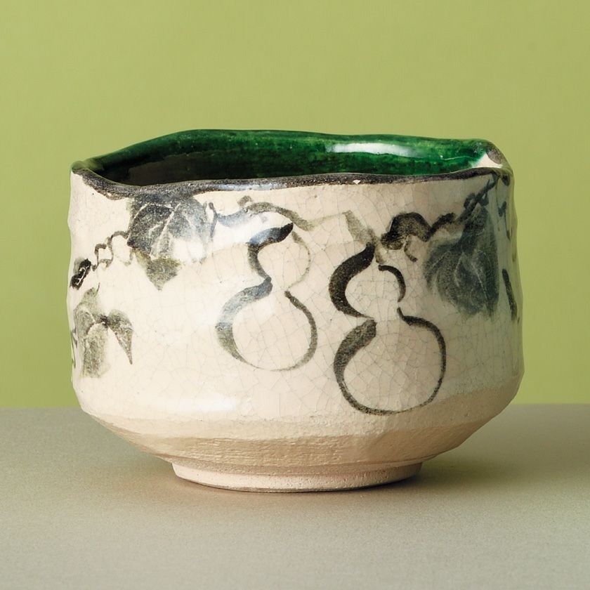 茶道具 楽茶碗（らくちゃわん） 季節茶碗 楽織部 瓢の絵 吉村 楽入 抹茶茶碗は茶の湯文化である表千家・裏千家の茶道具や抹茶を専門に扱う千紀園（せんきえん）が通販で販売しています。茶会また初心者向けのお稽古用にご利用いただける抹茶碗です。贈り物・ギフトにも人気です。